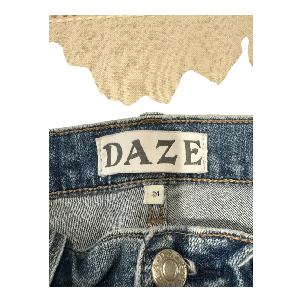 DAZE Denim Just Right Rise Distressed Flare Jeans Women’s Size 24 Light Wash - Picture 6 of 7